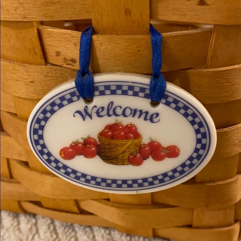 Vintage 1995 Longaberger Brown Handwoven Fruit Basket Swinging Handle & Tie-on
